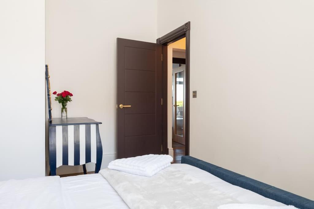 Stylish Beachfront Bolthole With Stunning Sea Views And Luxury Touches Herne Bay Extérieur photo