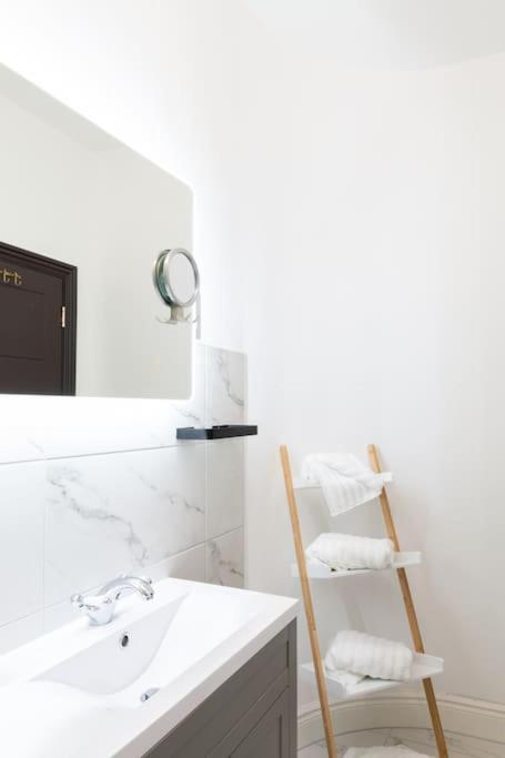 Stylish Beachfront Bolthole With Stunning Sea Views And Luxury Touches Herne Bay Extérieur photo