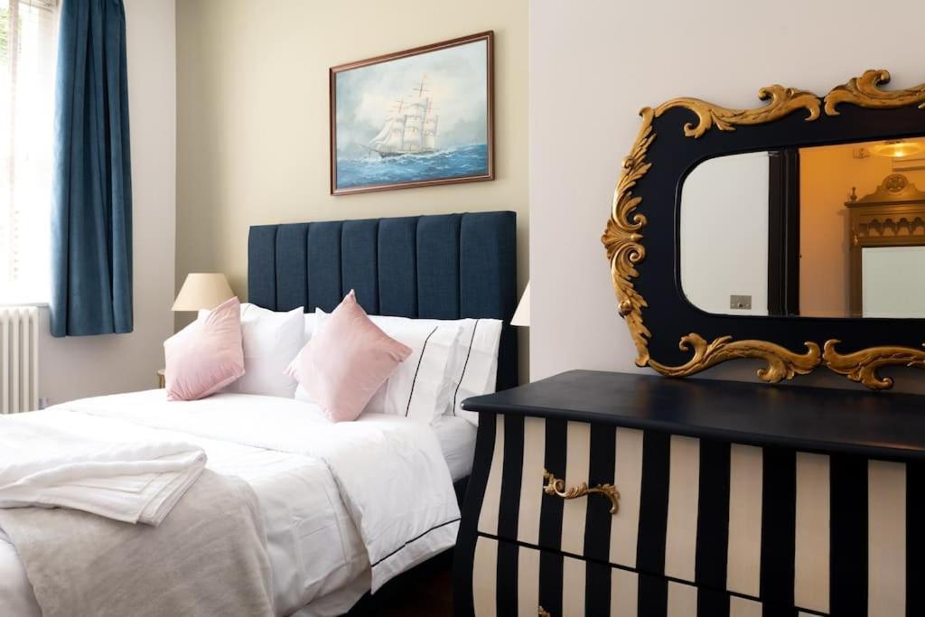 Stylish Beachfront Bolthole With Stunning Sea Views And Luxury Touches Herne Bay Extérieur photo
