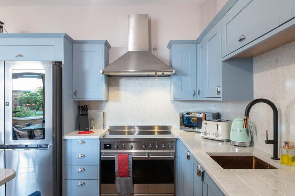 Stylish Beachfront Bolthole With Stunning Sea Views And Luxury Touches Herne Bay Extérieur photo