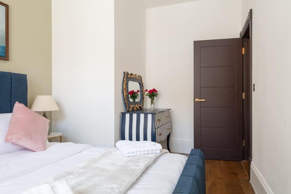 Stylish Beachfront Bolthole With Stunning Sea Views And Luxury Touches Herne Bay Extérieur photo