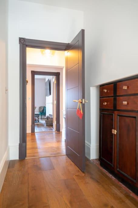 Stylish Beachfront Bolthole With Stunning Sea Views And Luxury Touches Herne Bay Extérieur photo