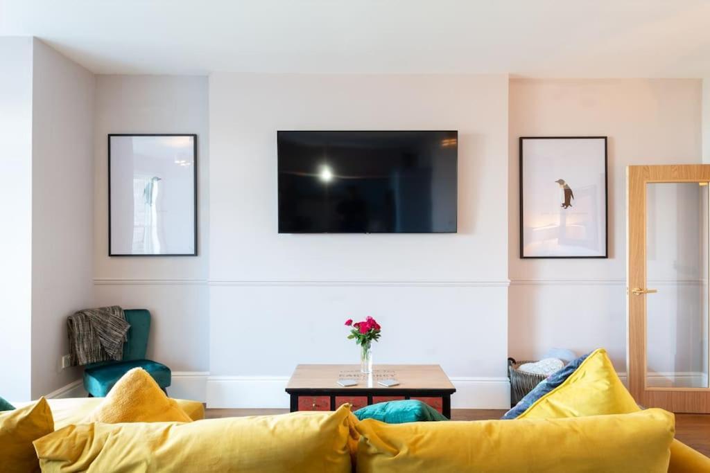 Stylish Beachfront Bolthole With Stunning Sea Views And Luxury Touches Herne Bay Extérieur photo