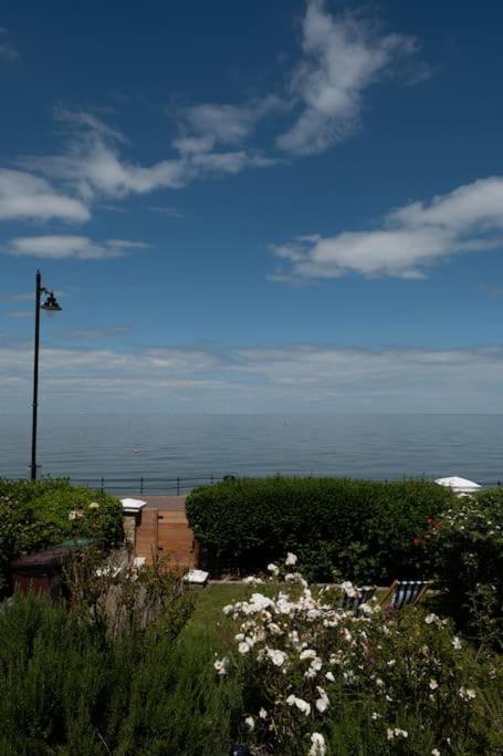 Stylish Beachfront Bolthole With Stunning Sea Views And Luxury Touches Herne Bay Extérieur photo